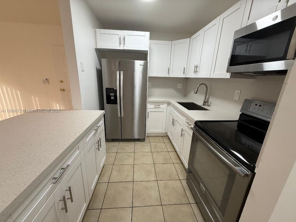 Recently Sold: $264,000 (2 beds, 2 baths, 883 Square Feet)