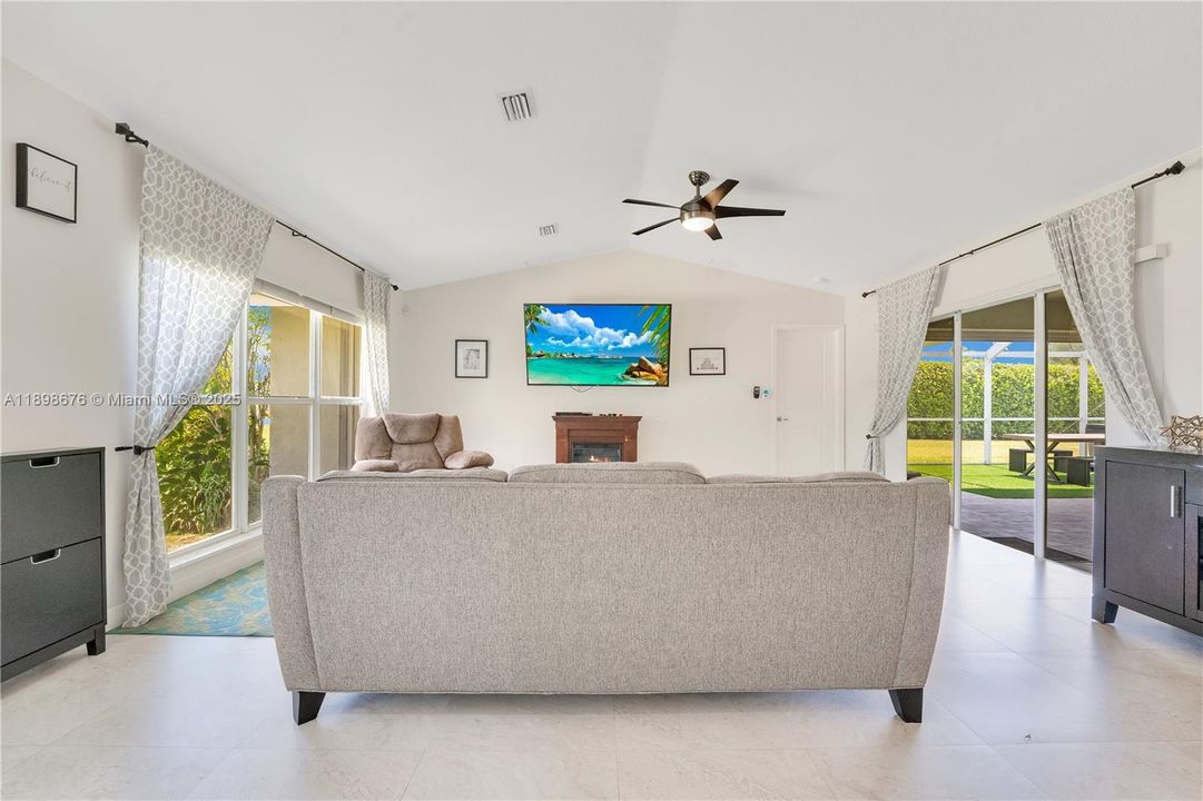 En Renta: $5,003 (4 camas, 2 baños, 2960 Pies cuadrados)