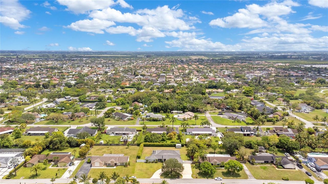 En Renta: $5,003 (4 camas, 2 baños, 2960 Pies cuadrados)