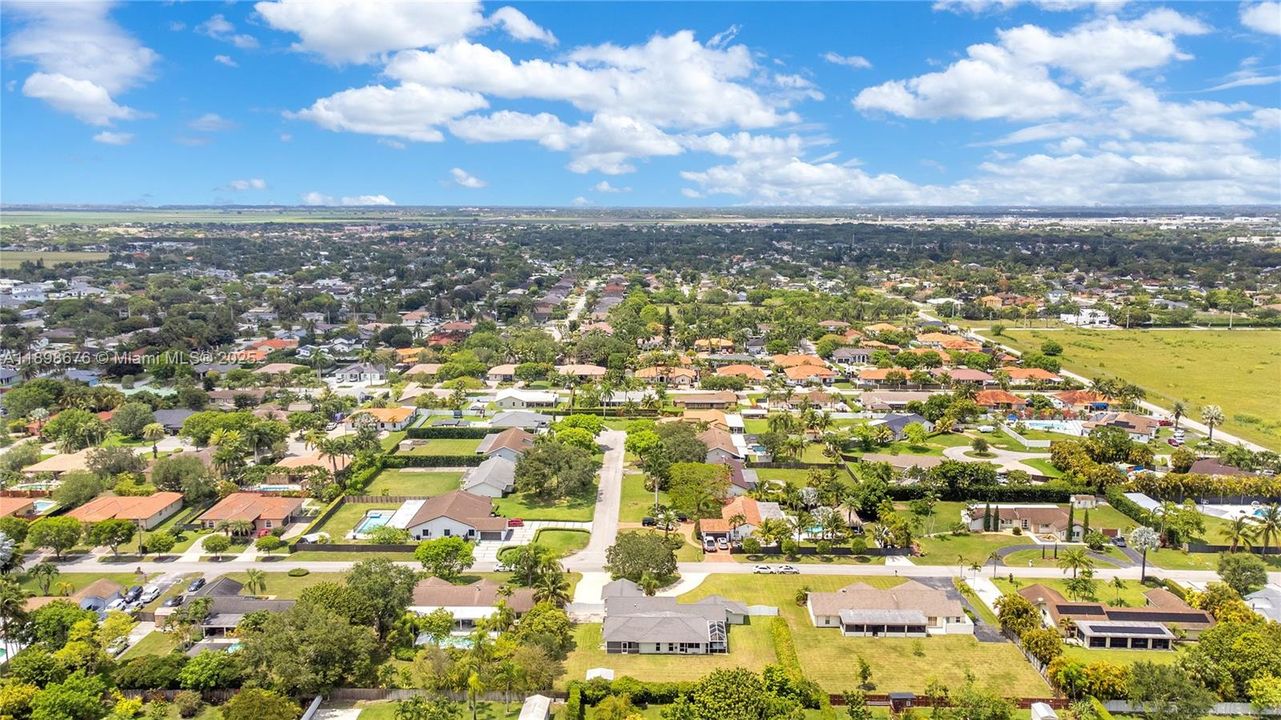 En Renta: $5,003 (4 camas, 2 baños, 2960 Pies cuadrados)