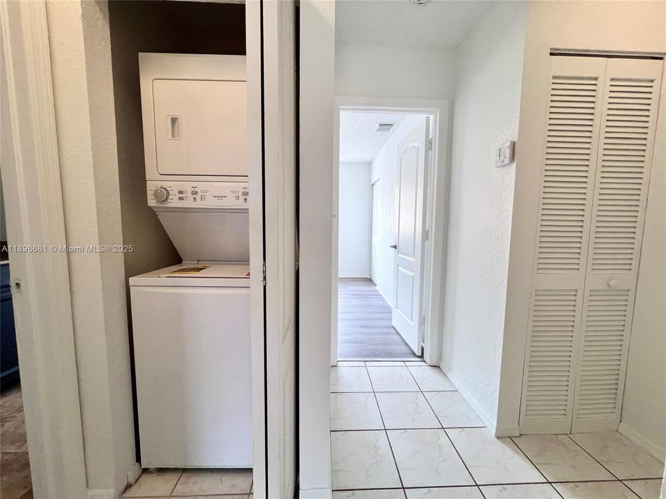 Recently Rented: $2,500 (2 beds, 1 baths, 930 Square Feet)