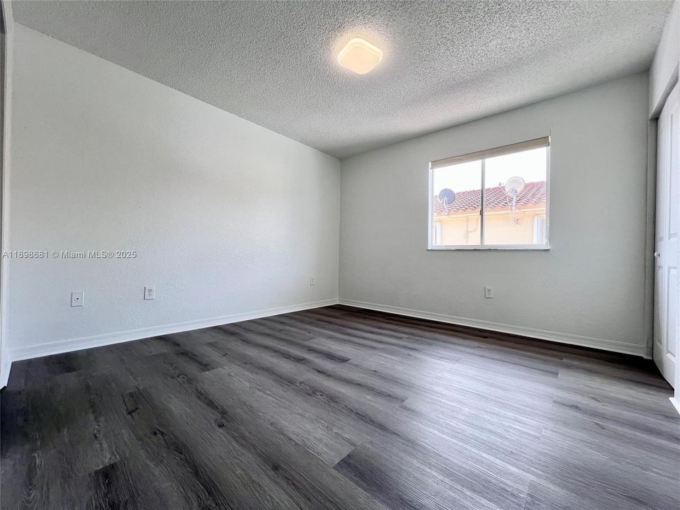 Recently Rented: $2,500 (2 beds, 1 baths, 930 Square Feet)