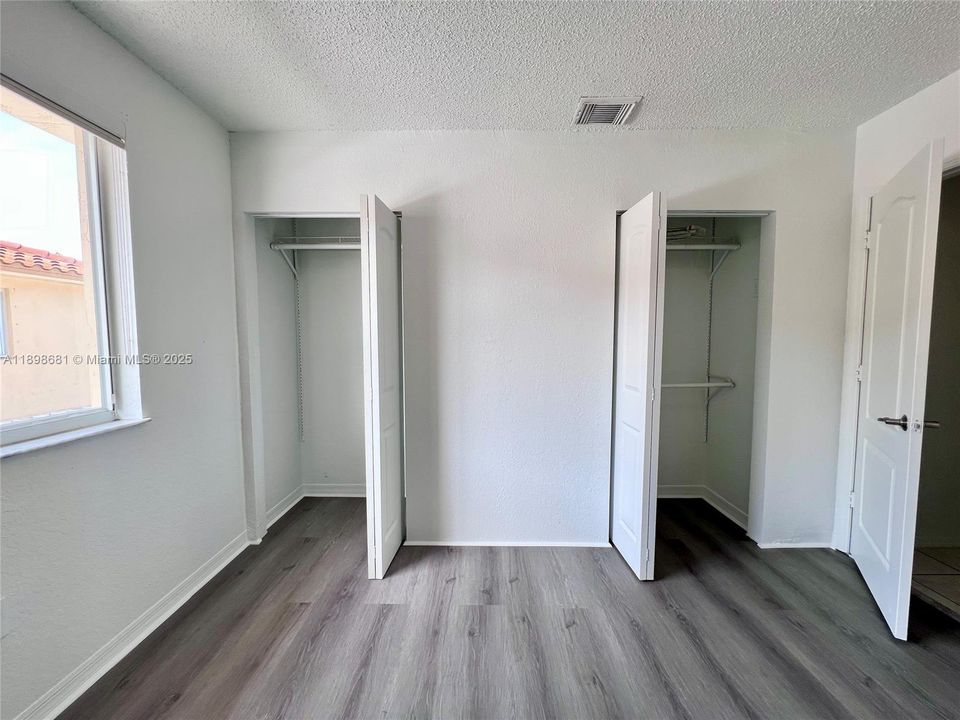 Recently Rented: $2,500 (2 beds, 1 baths, 930 Square Feet)