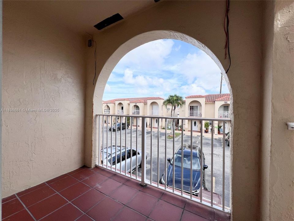 Recently Rented: $2,500 (2 beds, 1 baths, 930 Square Feet)