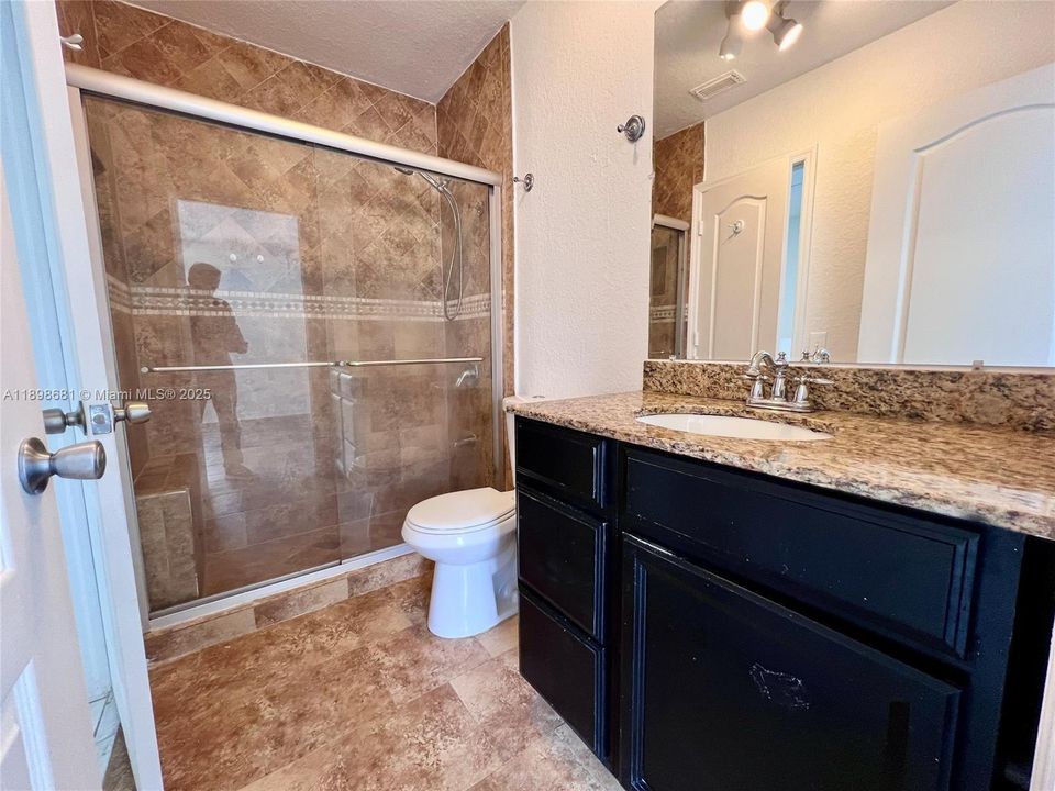 Recently Rented: $2,500 (2 beds, 1 baths, 930 Square Feet)