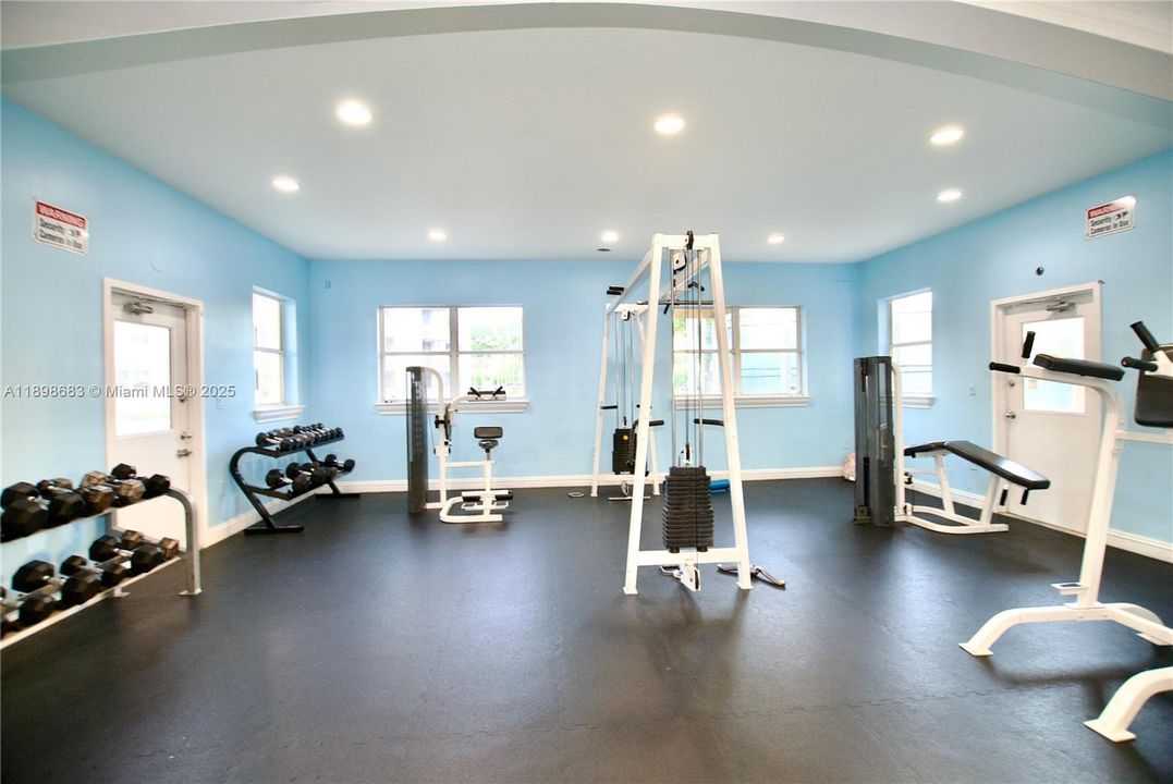 Recently Rented: $1,950 (1 beds, 1 baths, 810 Square Feet)