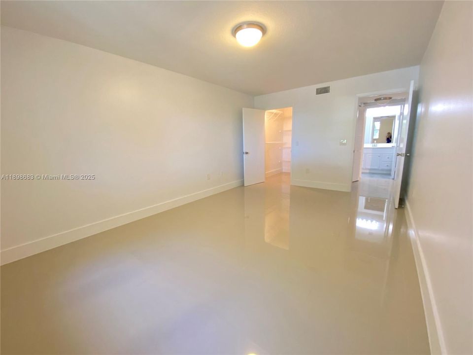 Recently Rented: $1,950 (1 beds, 1 baths, 810 Square Feet)
