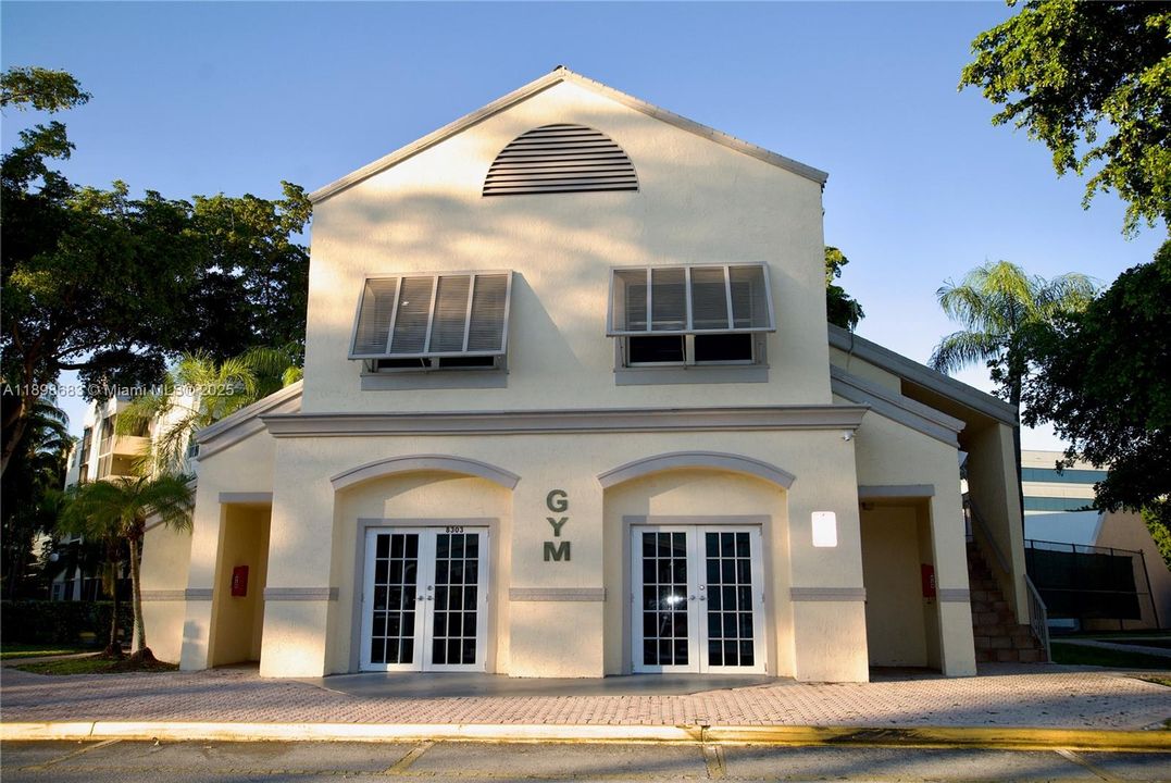 Recently Rented: $1,950 (1 beds, 1 baths, 810 Square Feet)