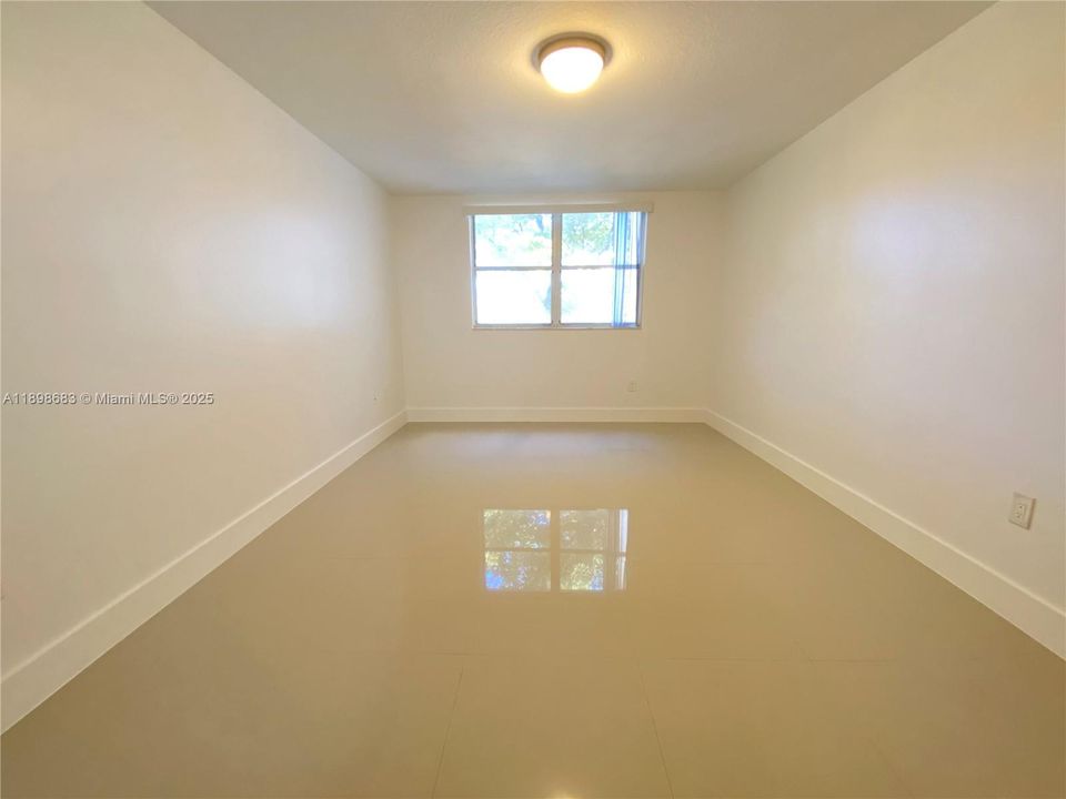 Recently Rented: $1,950 (1 beds, 1 baths, 810 Square Feet)