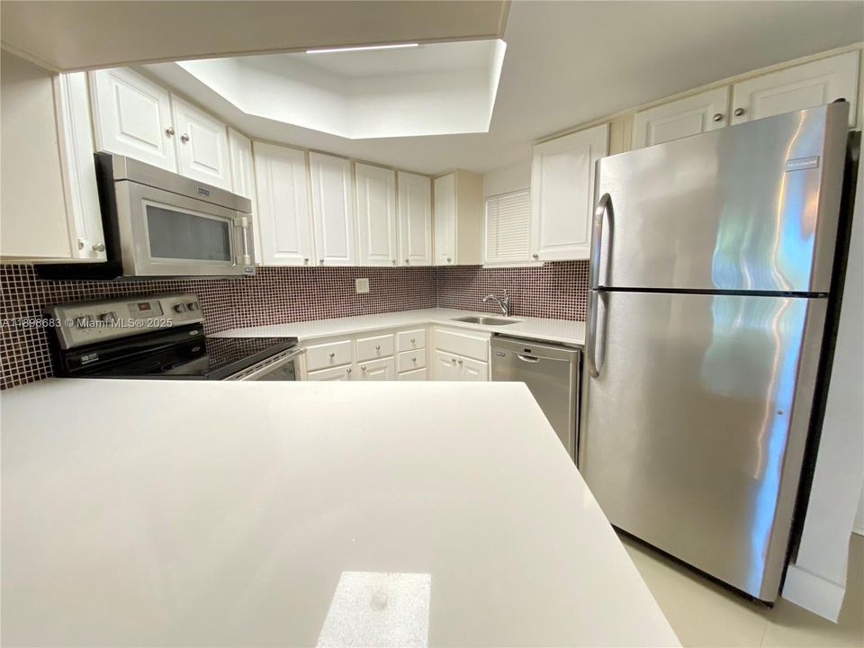 Recently Rented: $1,950 (1 beds, 1 baths, 810 Square Feet)