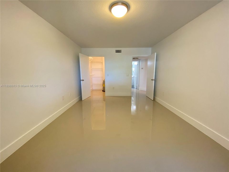 Recently Rented: $1,950 (1 beds, 1 baths, 810 Square Feet)