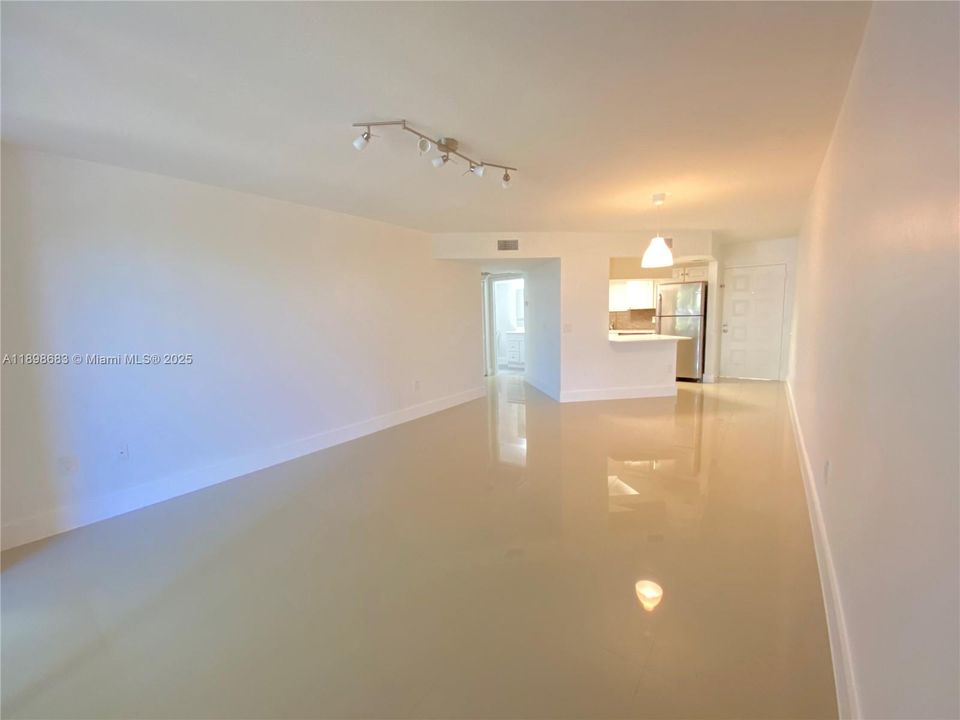 Recently Rented: $1,950 (1 beds, 1 baths, 810 Square Feet)