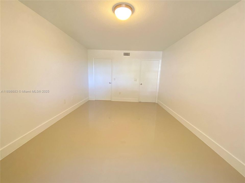 Recently Rented: $1,950 (1 beds, 1 baths, 810 Square Feet)