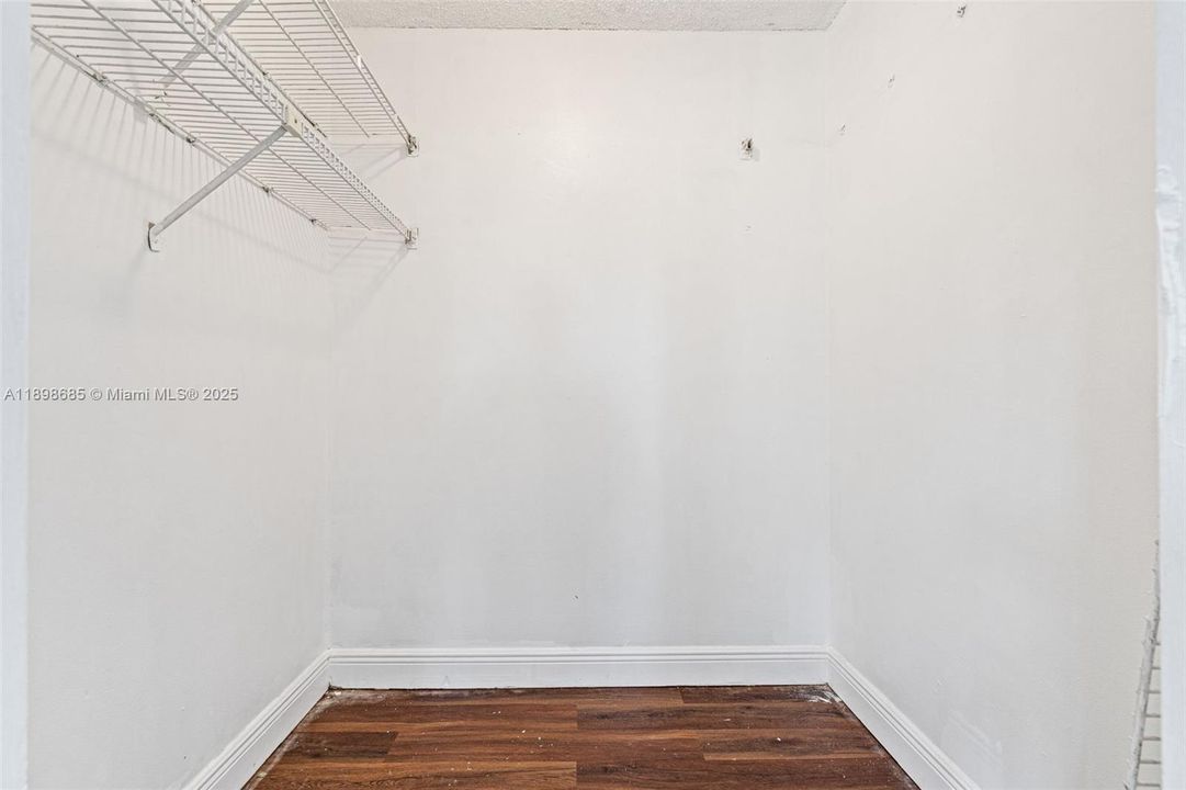 For Sale: $299,000 (4 beds, 2 baths, 1596 Square Feet)