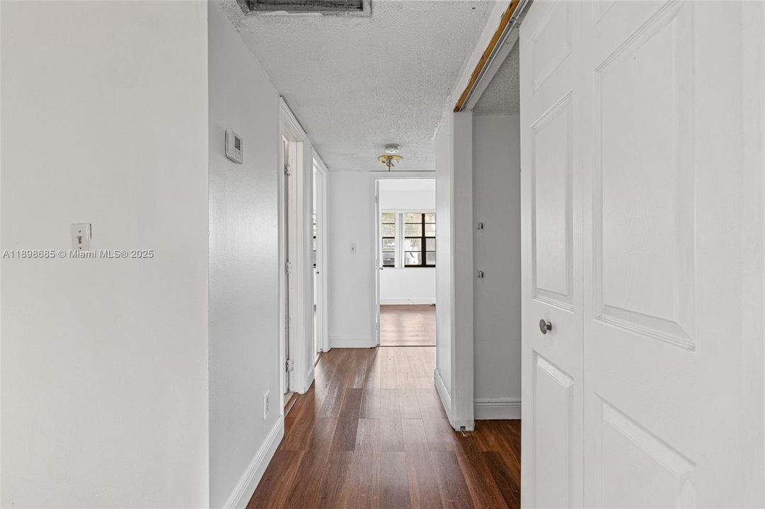 For Sale: $299,000 (4 beds, 2 baths, 1596 Square Feet)