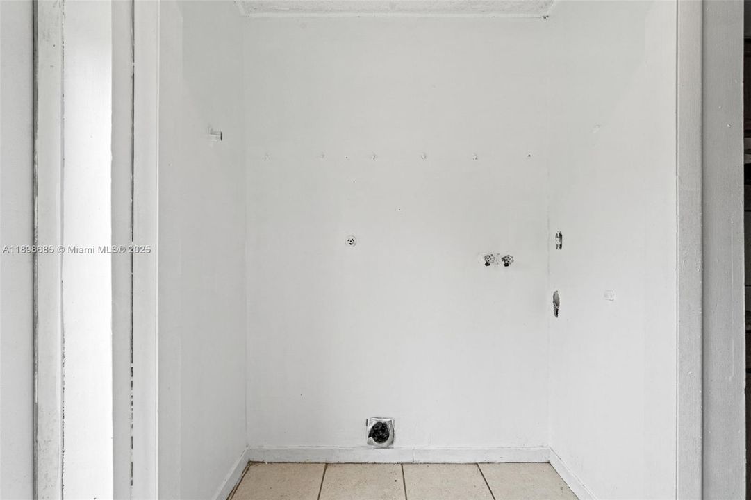 For Sale: $299,000 (4 beds, 2 baths, 1596 Square Feet)