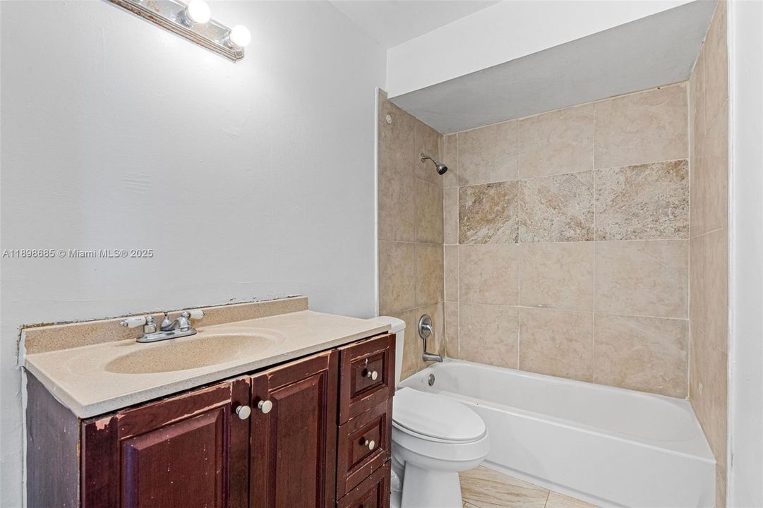 For Sale: $299,000 (4 beds, 2 baths, 1596 Square Feet)