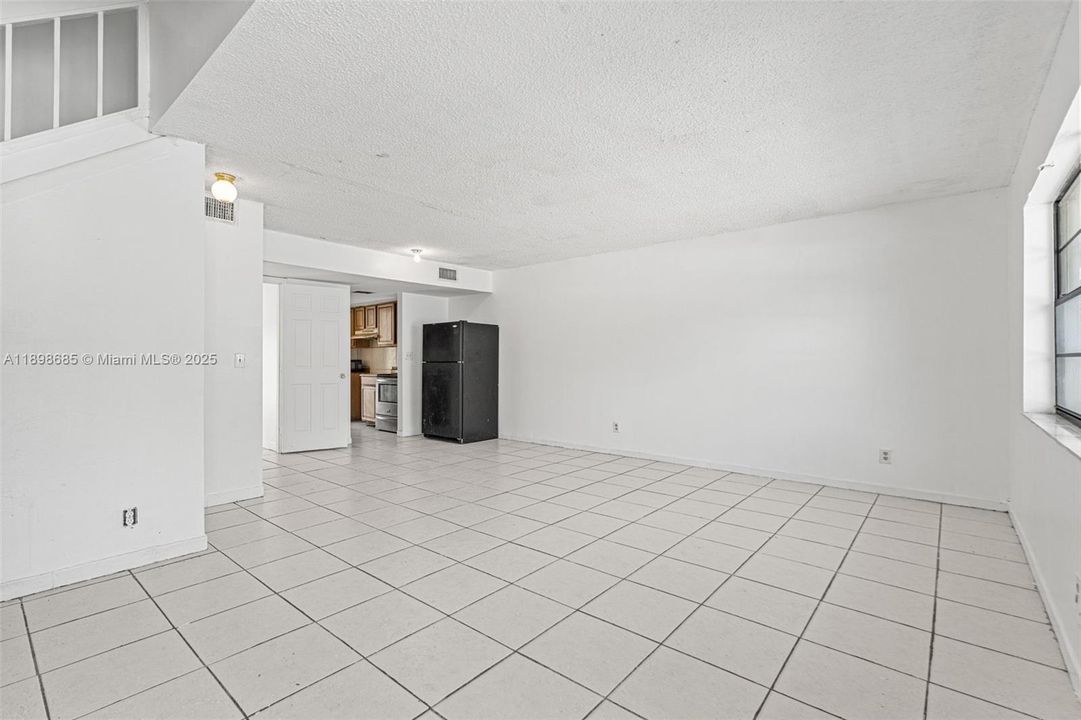 For Sale: $299,000 (4 beds, 2 baths, 1596 Square Feet)