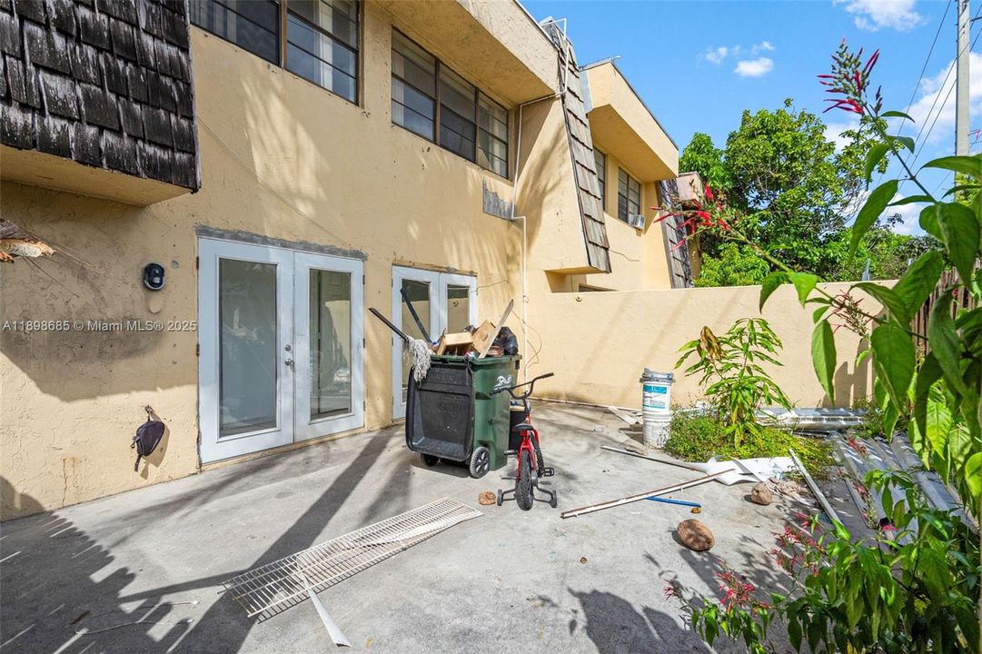 For Sale: $299,000 (4 beds, 2 baths, 1596 Square Feet)