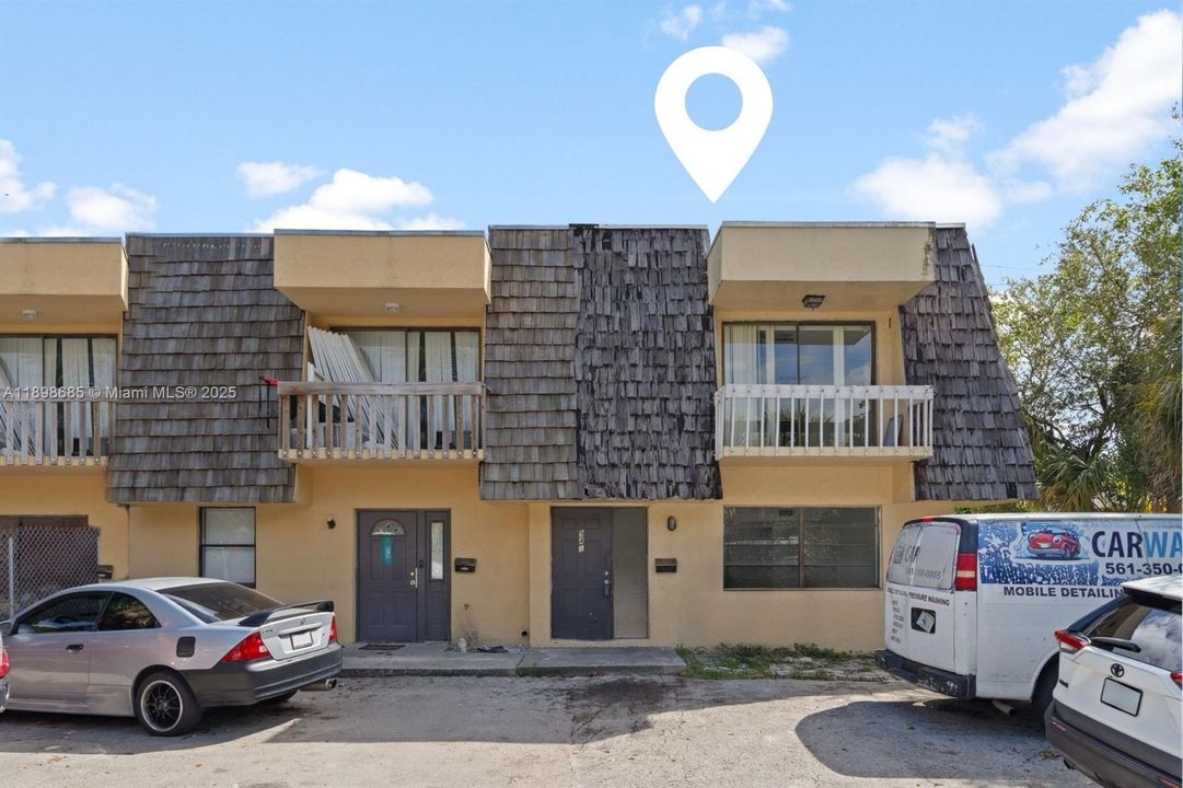 For Sale: $299,000 (4 beds, 2 baths, 1596 Square Feet)