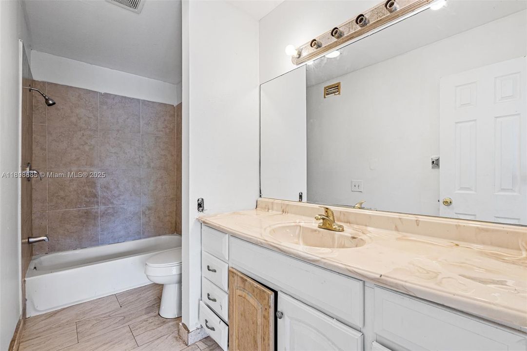 For Sale: $299,000 (4 beds, 2 baths, 1596 Square Feet)