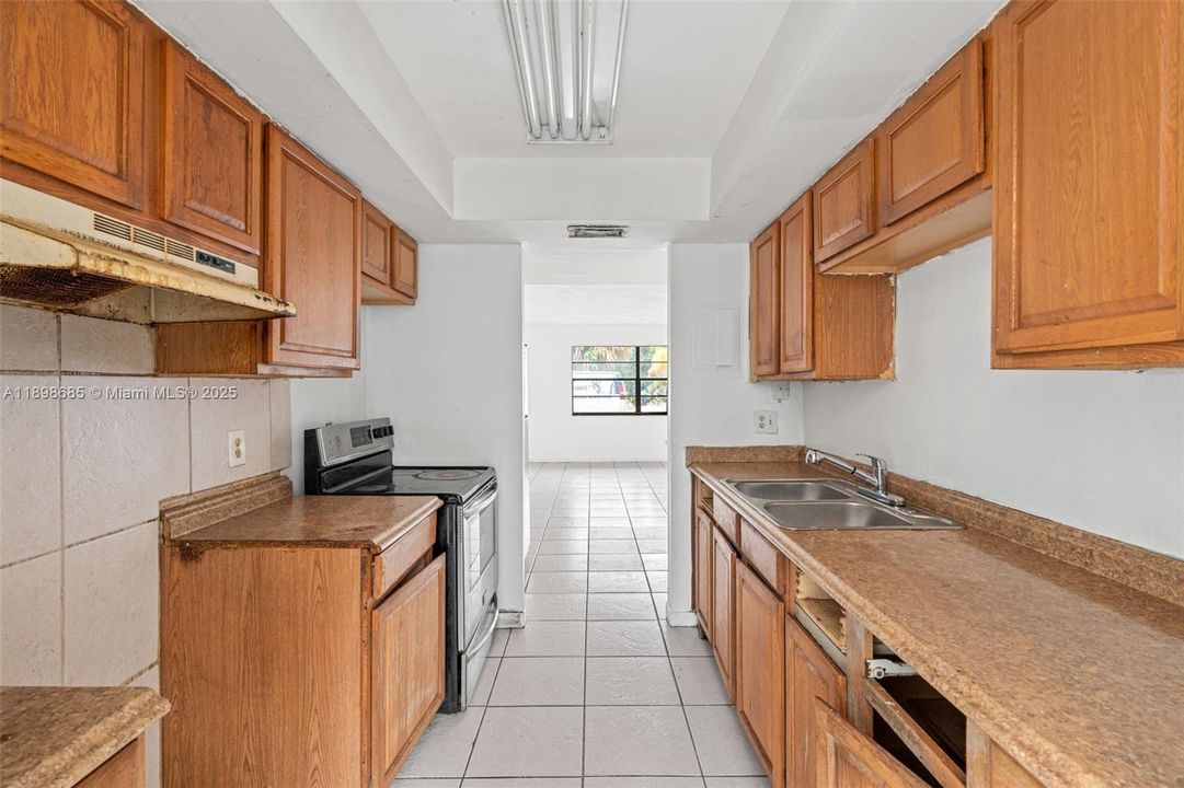 For Sale: $299,000 (4 beds, 2 baths, 1596 Square Feet)
