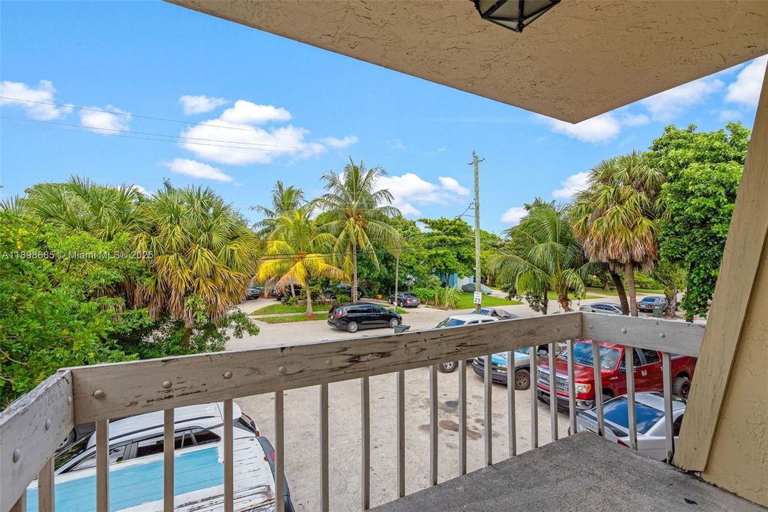 For Sale: $299,000 (4 beds, 2 baths, 1596 Square Feet)