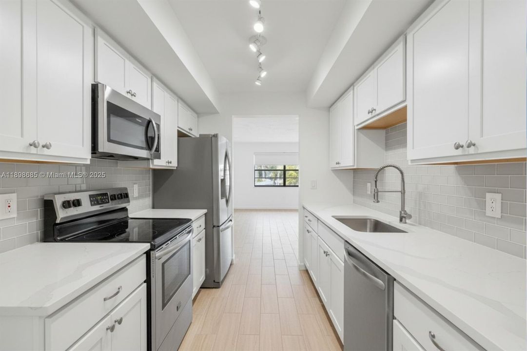 For Sale: $299,000 (4 beds, 2 baths, 1596 Square Feet)