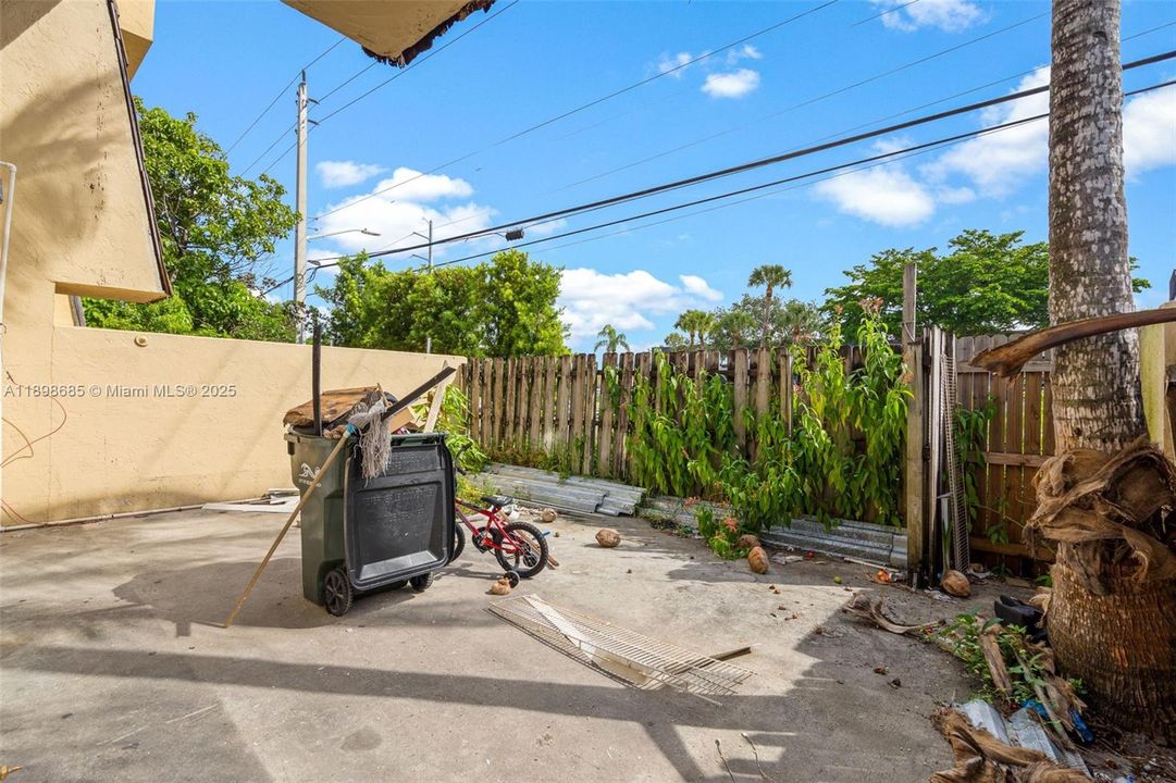 For Sale: $299,000 (4 beds, 2 baths, 1596 Square Feet)