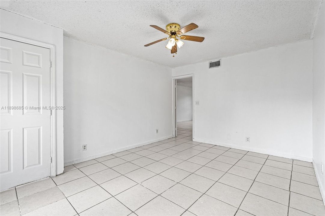 For Sale: $299,000 (4 beds, 2 baths, 1596 Square Feet)