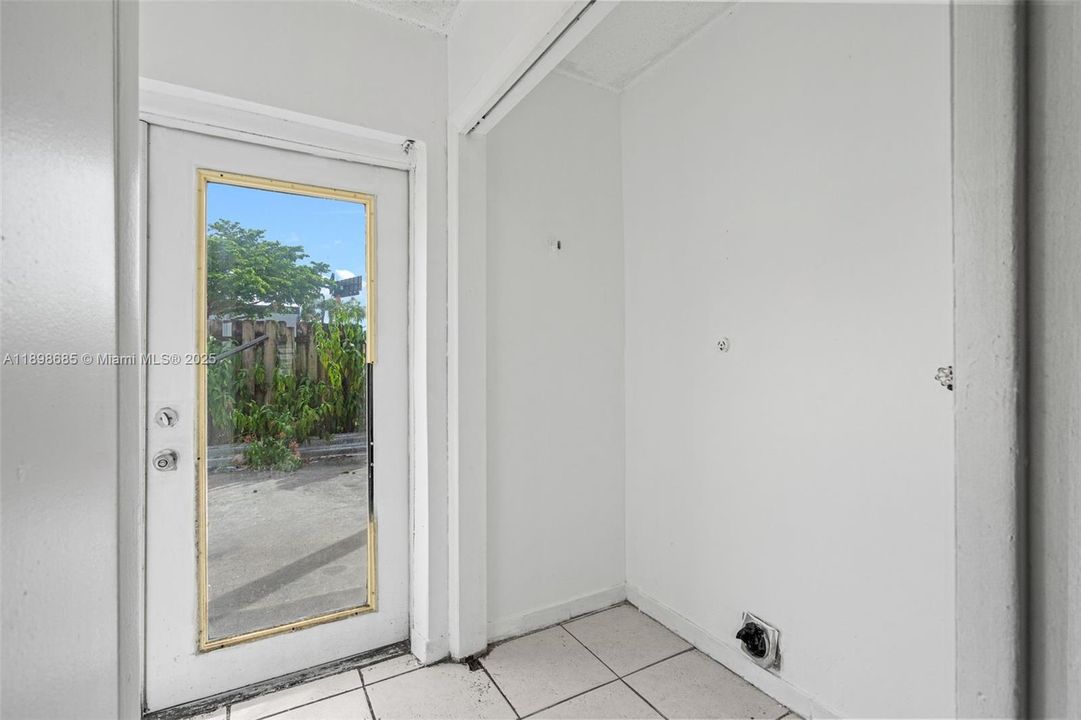 For Sale: $299,000 (4 beds, 2 baths, 1596 Square Feet)