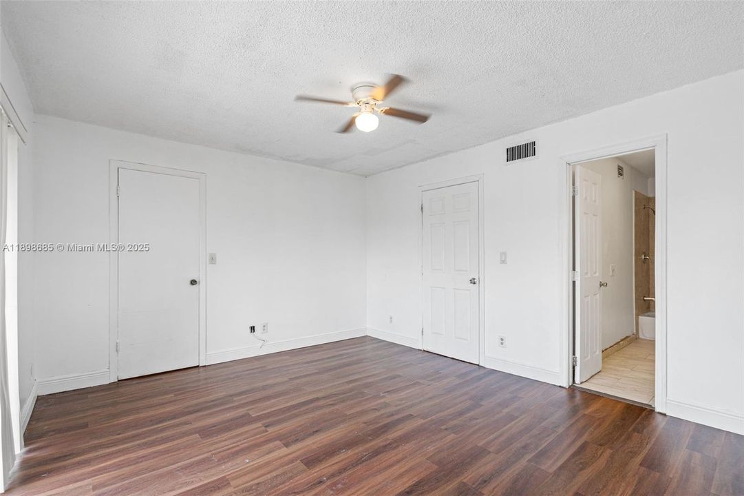 For Sale: $299,000 (4 beds, 2 baths, 1596 Square Feet)