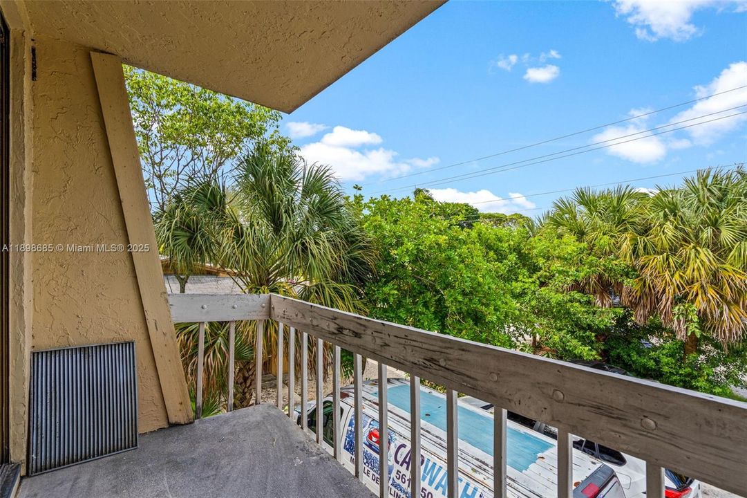 For Sale: $299,000 (4 beds, 2 baths, 1596 Square Feet)