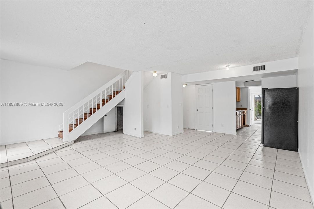 For Sale: $299,000 (4 beds, 2 baths, 1596 Square Feet)