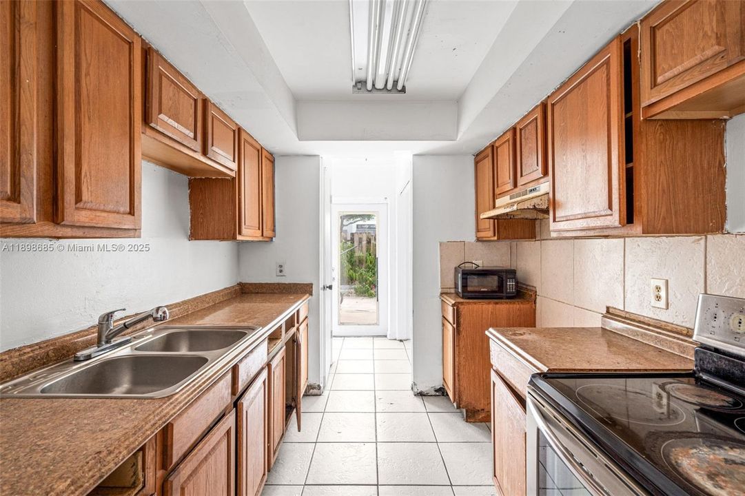 For Sale: $299,000 (4 beds, 2 baths, 1596 Square Feet)
