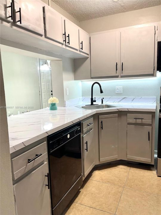 出租: $1,700 (2 贝兹, 2 浴室, 0 平方英尺)