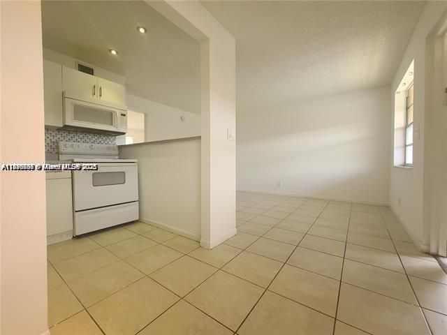 Под контрактом: $1,290 (1 спален, 1 ванн, 508 Квадратных фут)