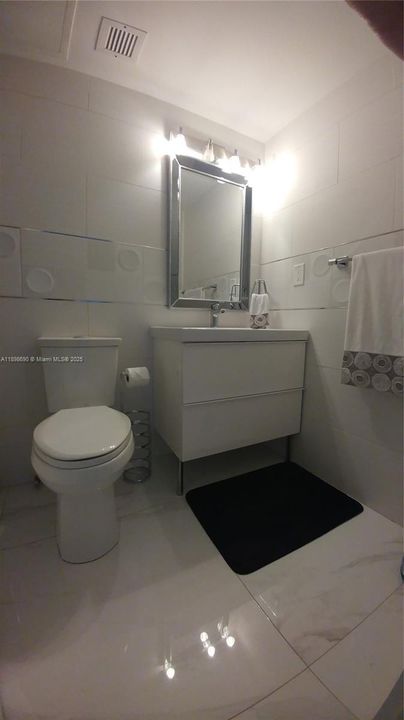 For Rent: $3,300 (2 beds, 1 baths, 793 Square Feet)