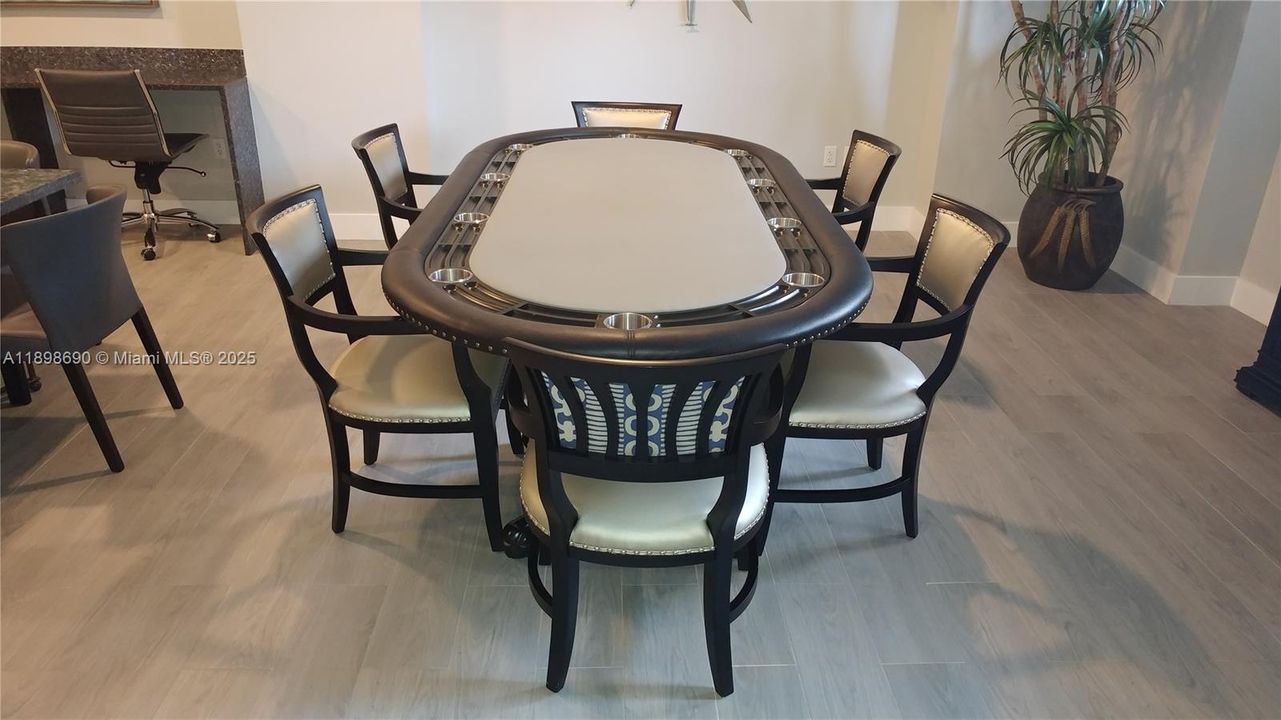 For Rent: $3,300 (2 beds, 1 baths, 793 Square Feet)