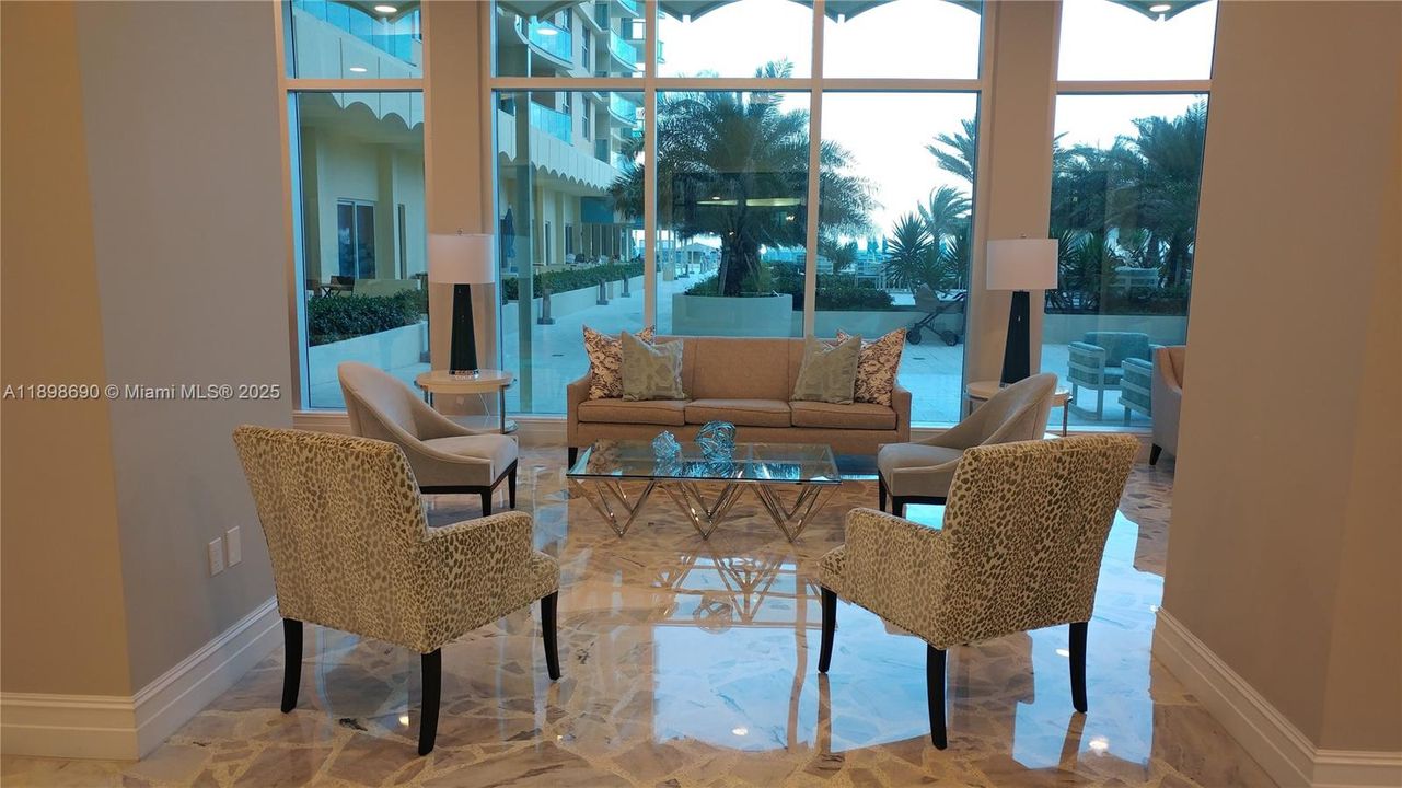 For Rent: $3,300 (2 beds, 1 baths, 793 Square Feet)