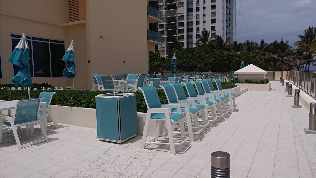 For Rent: $3,300 (2 beds, 1 baths, 793 Square Feet)