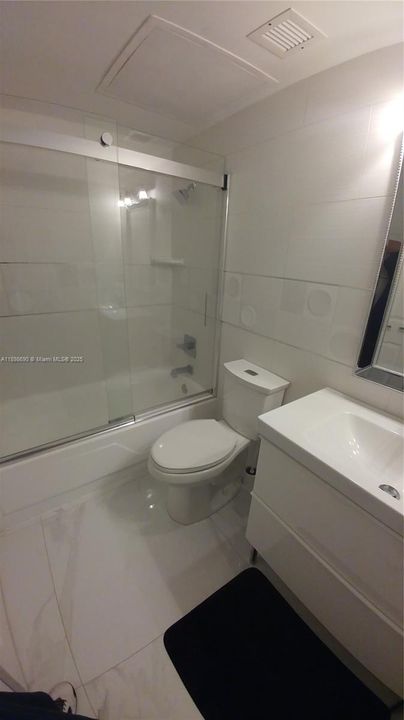 For Rent: $3,300 (2 beds, 1 baths, 793 Square Feet)