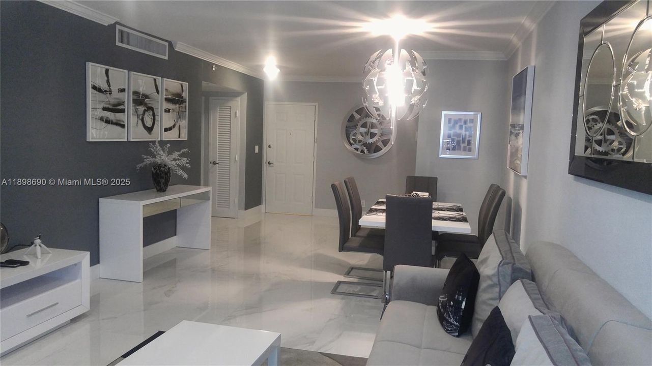 For Rent: $3,300 (2 beds, 1 baths, 793 Square Feet)