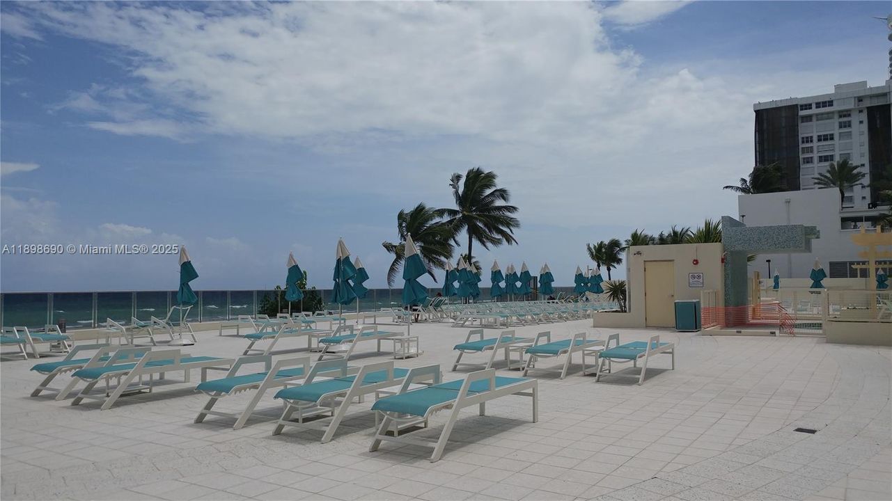 For Rent: $3,300 (2 beds, 1 baths, 793 Square Feet)