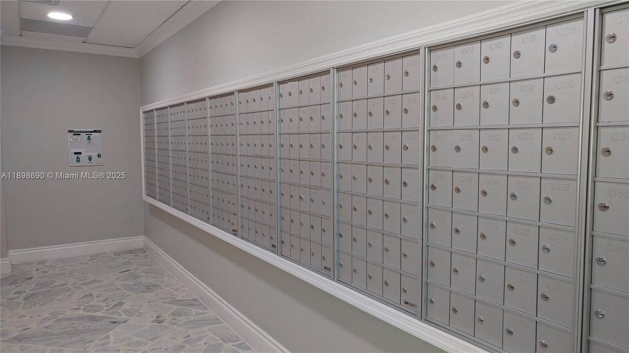 For Rent: $3,300 (2 beds, 1 baths, 793 Square Feet)