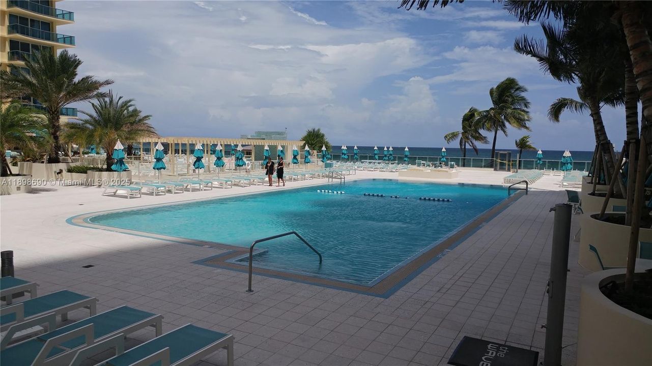 For Rent: $3,300 (2 beds, 1 baths, 793 Square Feet)