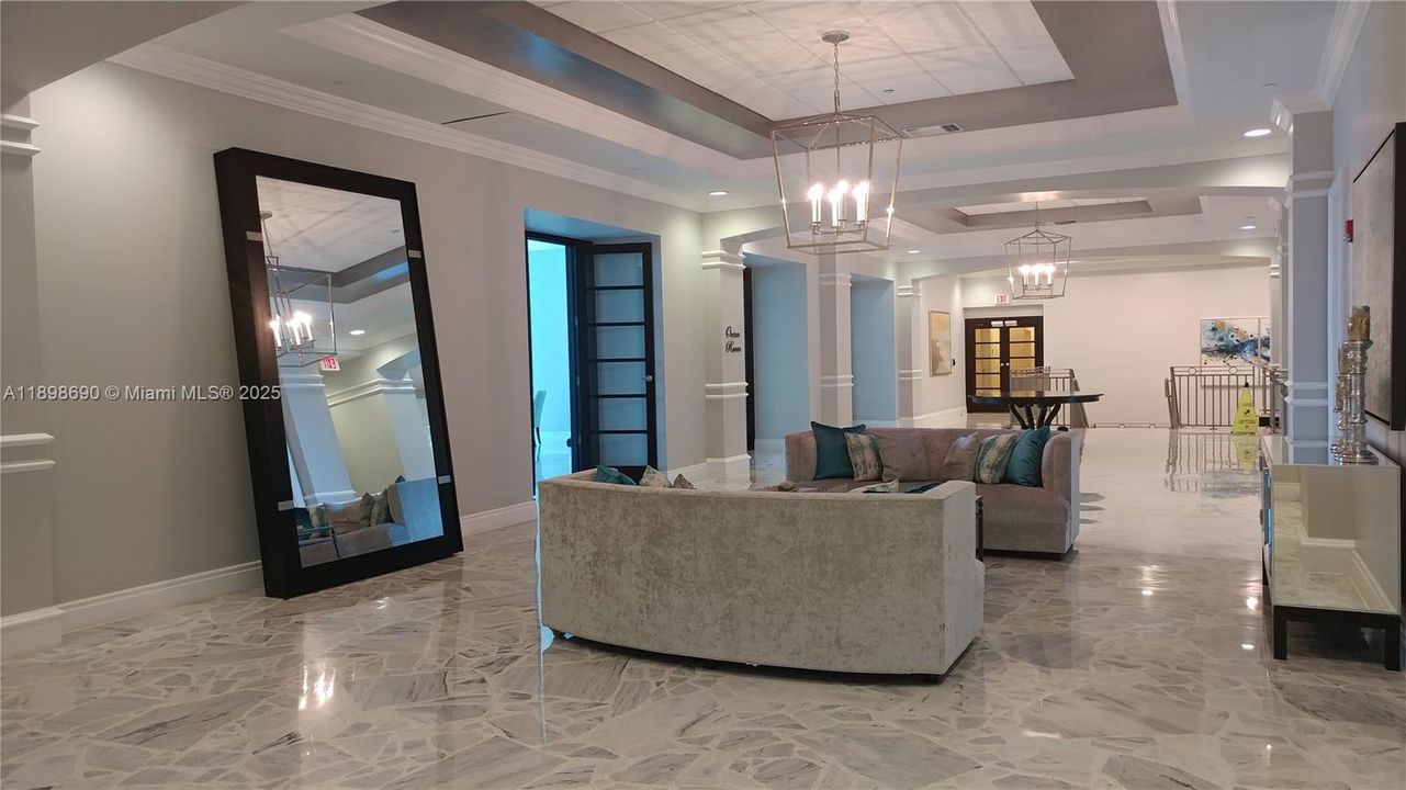 For Rent: $3,300 (2 beds, 1 baths, 793 Square Feet)