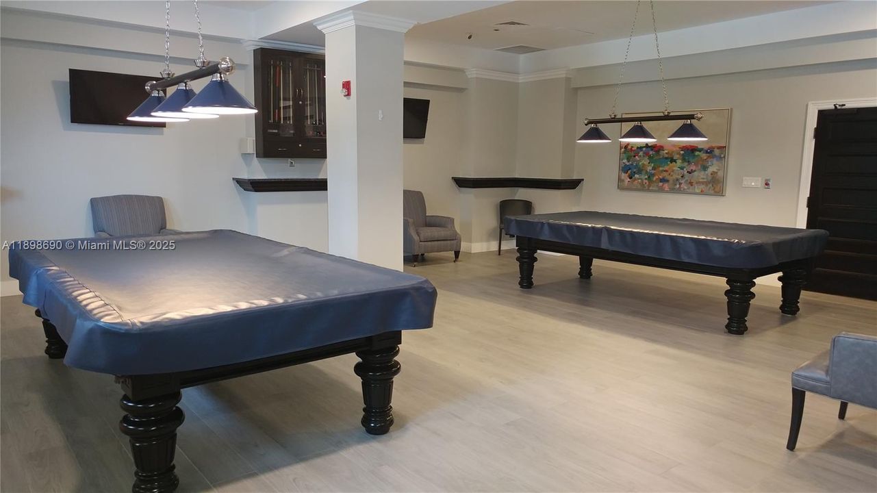 For Rent: $3,300 (2 beds, 1 baths, 793 Square Feet)