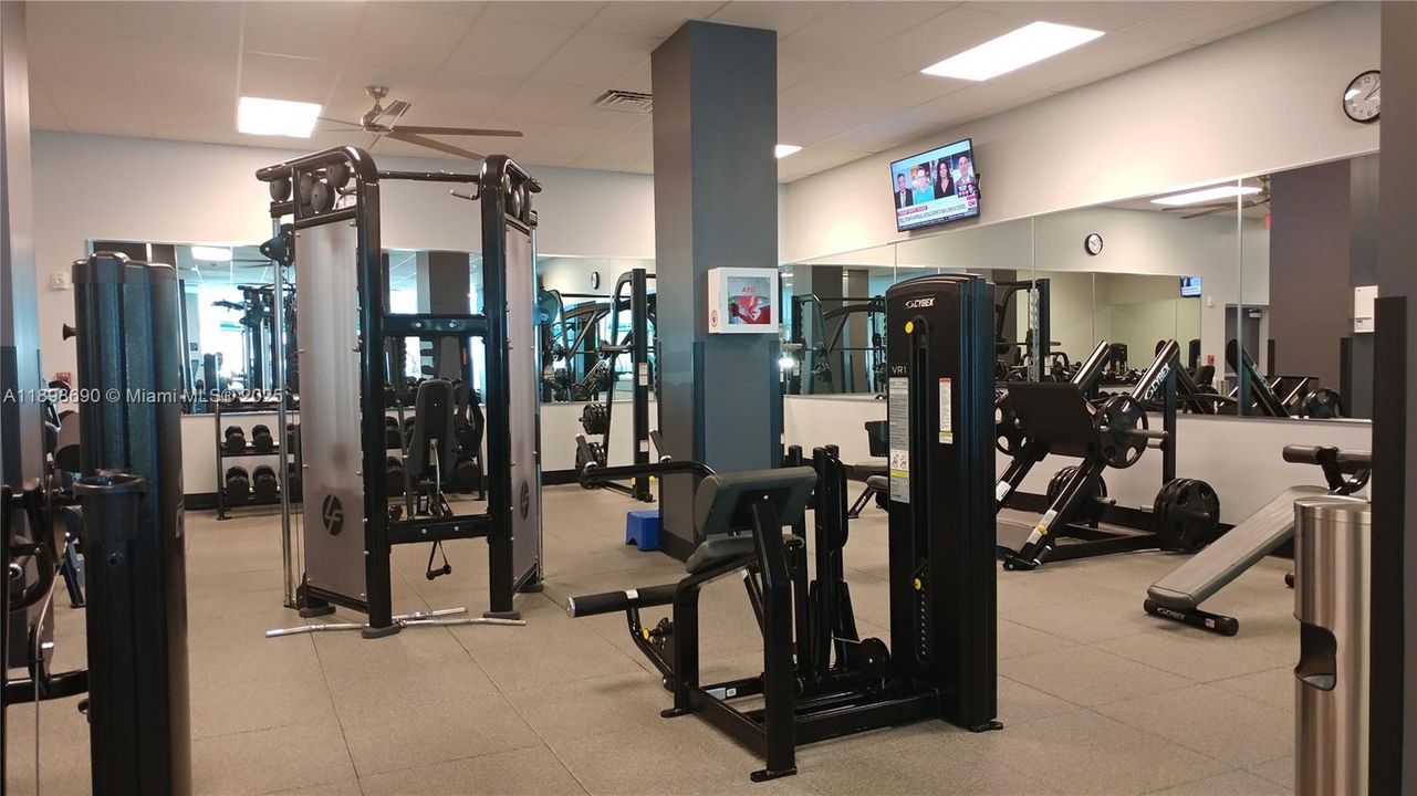 For Rent: $3,300 (2 beds, 1 baths, 793 Square Feet)