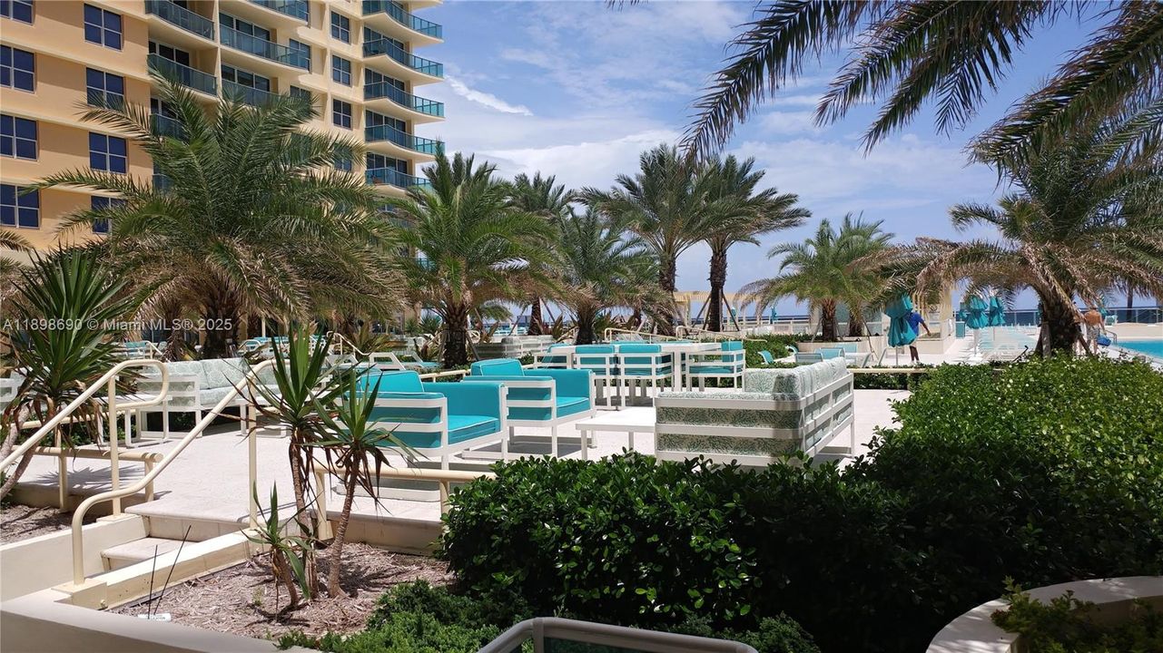 For Rent: $3,300 (2 beds, 1 baths, 793 Square Feet)